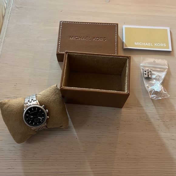 Michael Kors Watch - Picture 5 of 7